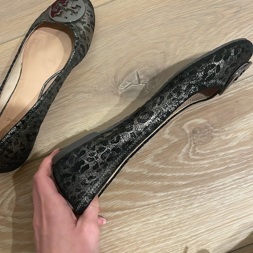 Tory Burch Black Flats with Gray Logo - Picture 7 of 15